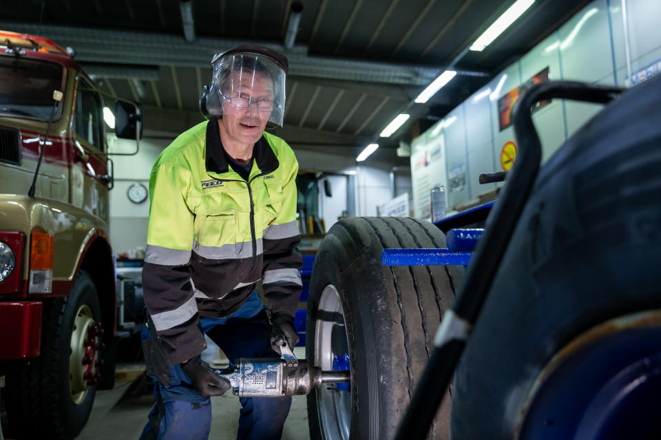 Kuljetuspalveluyritys Speed Depot Hollolan yli 60-vuotias työntekijä Esko Parikka, Hollola, 13.11.2018.