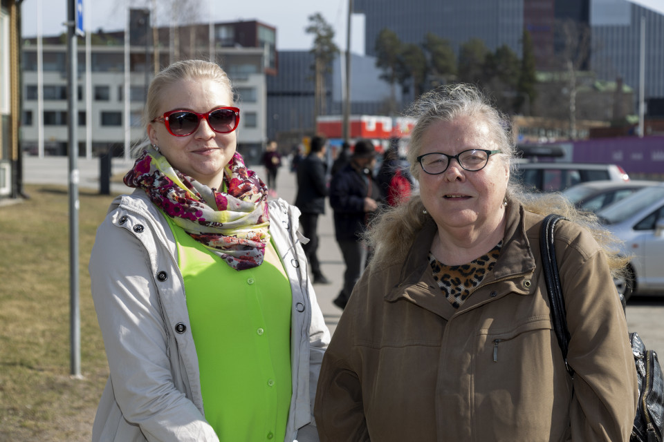 Marisa Kaarimaa (tytär) ja Anne Kaarimaa (äiti) Tikkurilassa.