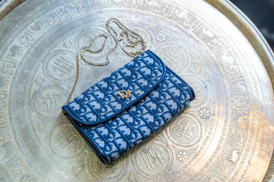 Diorin vintage-laukku monogram-kuosilla.