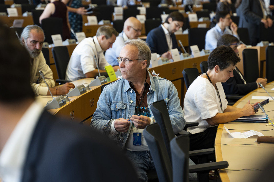 Teuvo Hakkarainen Brysselin EU-parlamentissa.