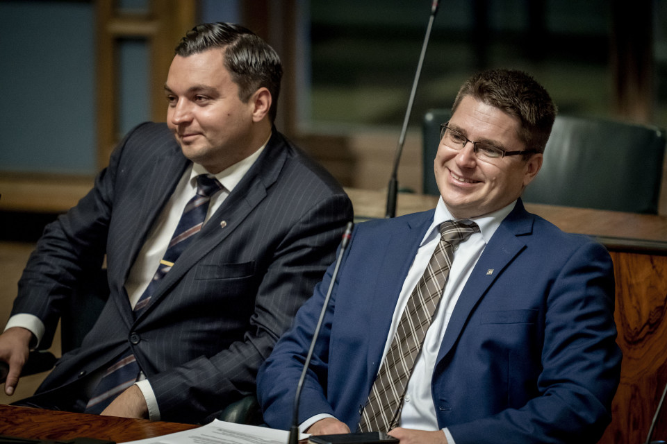 Kansanedustajat Joakim Strand ja Mikko Ollikainen täysistunnossa 11.9.2019