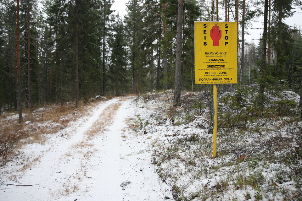 Rajavyöhykkeen varoituskylttejä