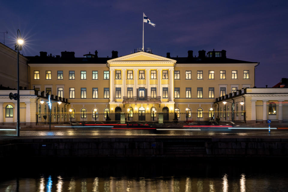 Presidentinlinna juhlavalaistuksessa.