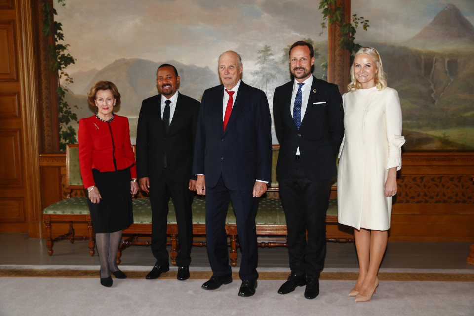 Kuningatar Sonja, Etiopian pääministeri Abiy Ahmed, kuningas Harald, Haakon, Mette-Marit.