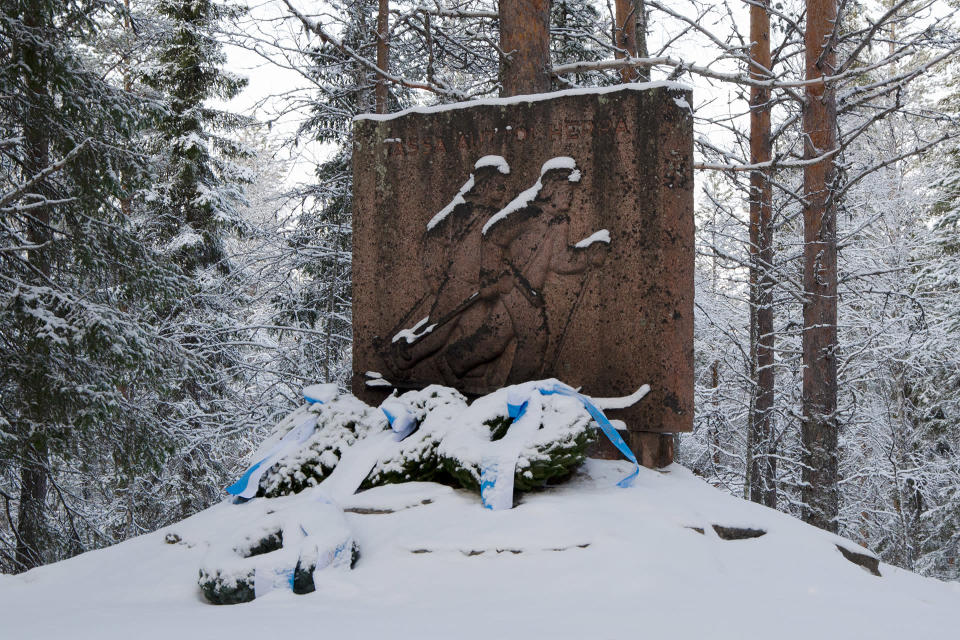 Mäntyvaaran taistelun muistomerkki Sallassa.