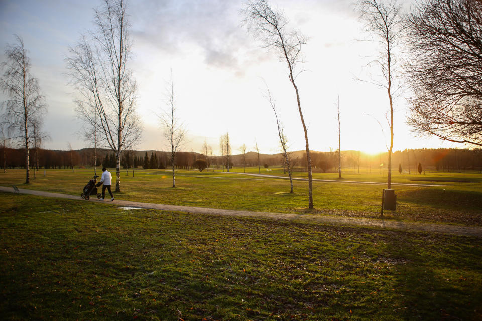Golfaaja salon golfkentällä 2. tammikuuta 2020