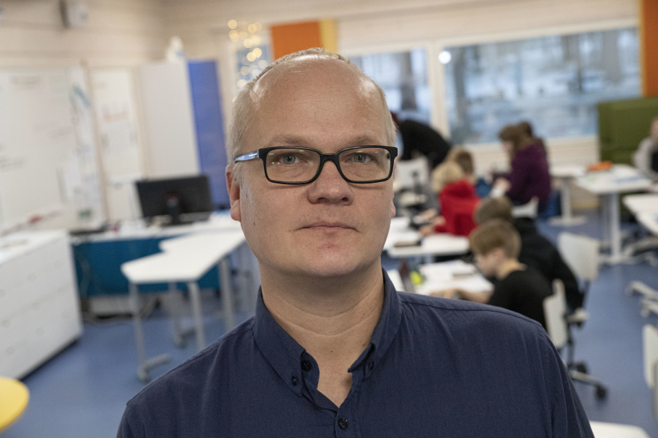 Kauppis-Heikin koulun rehtori.