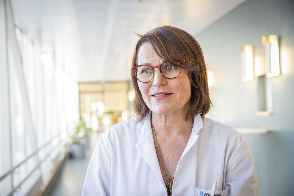 Infektioylilääkäri Irma Koivula Kuopion yliopistollisesta sairaalassa.