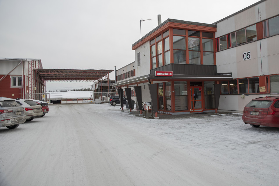 Omatalon tehdas ja toimistorakennus Sonkajärvellä Pohjois-Savossa.
