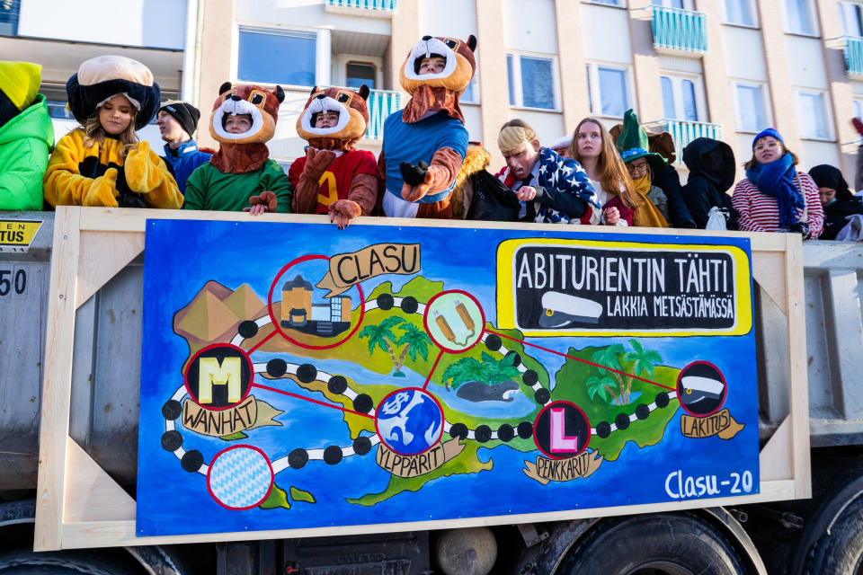 Tampereen klassillisen lukion penkkarilakanassa jahdattiin lakkia.