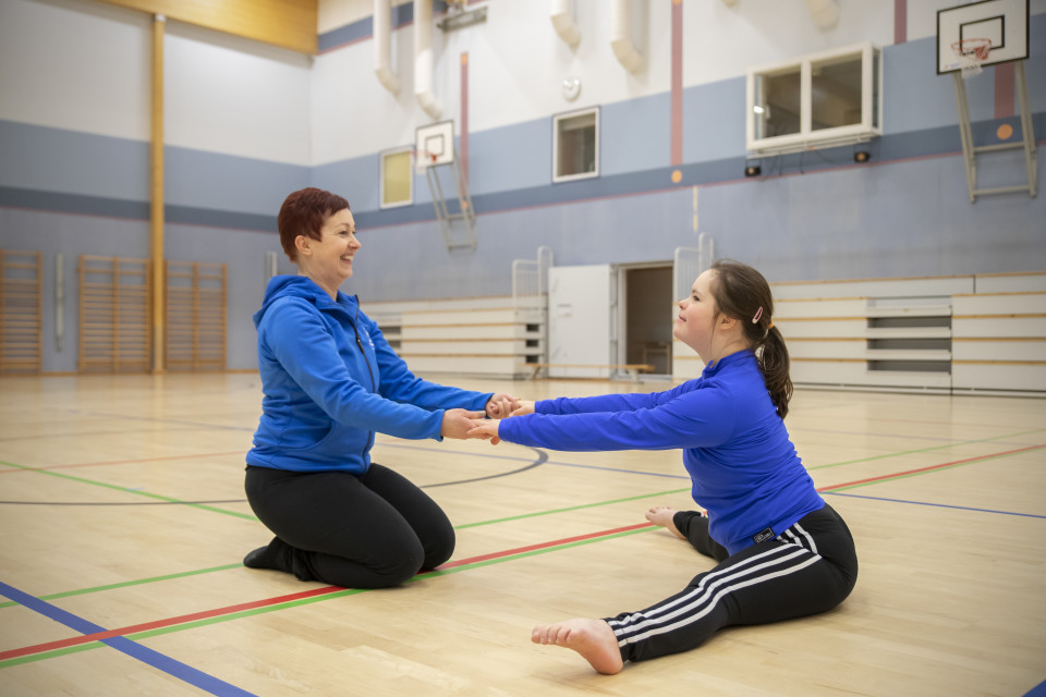 Katja Luhtanen ja Veera Luhtanen harjoituksissa.