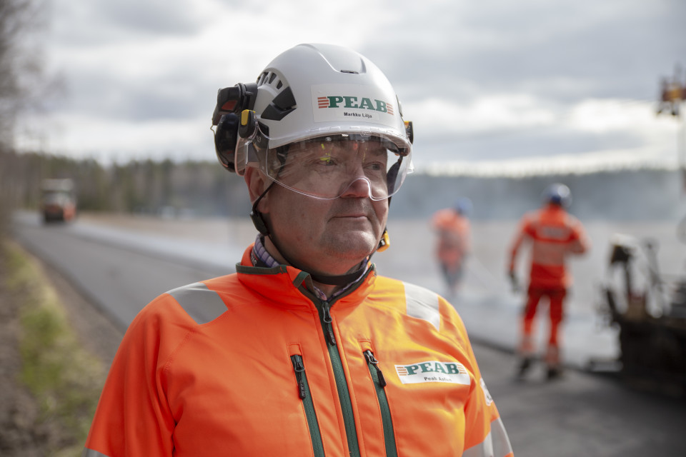Peab Asfaltin maajohtaja Markku Lilja Lohjan Koisjärvellä.