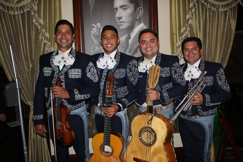 Kuvassa on mariachi-orkesterin jäseniä Los Angelesissa lokakuussa 2020.