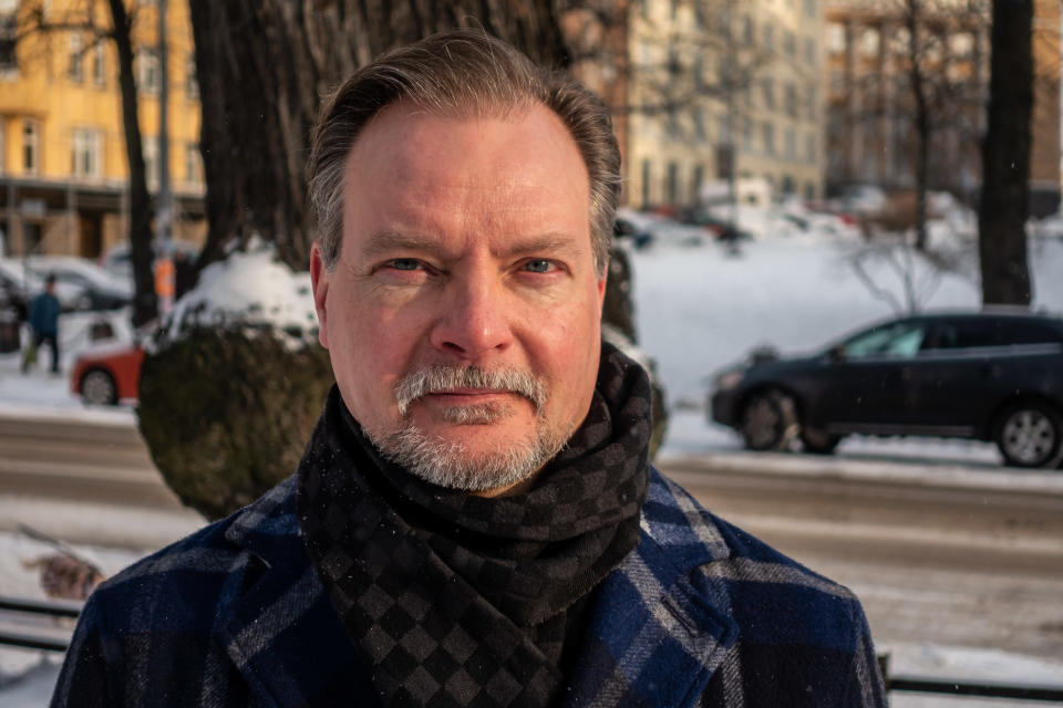 Viestinnän professori Pekka Isotalus Karhupuistossa Helsingissä 29.1.2021.