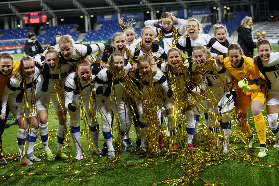 Finland firar EM-plats.