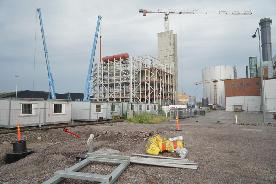 Helenin rakenteilla oleva biolämpölaitos Vuosaaressa Helsingissä.