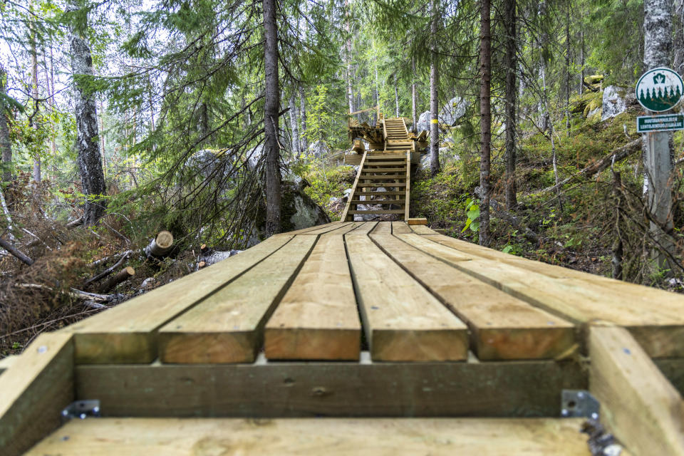Tahkon luontopolun kävelyreittiä rakennetaan
