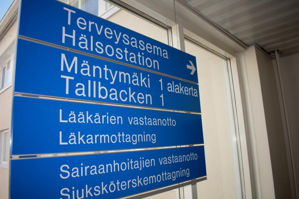 Turun Mäntymäen terveysaseman kylttejä