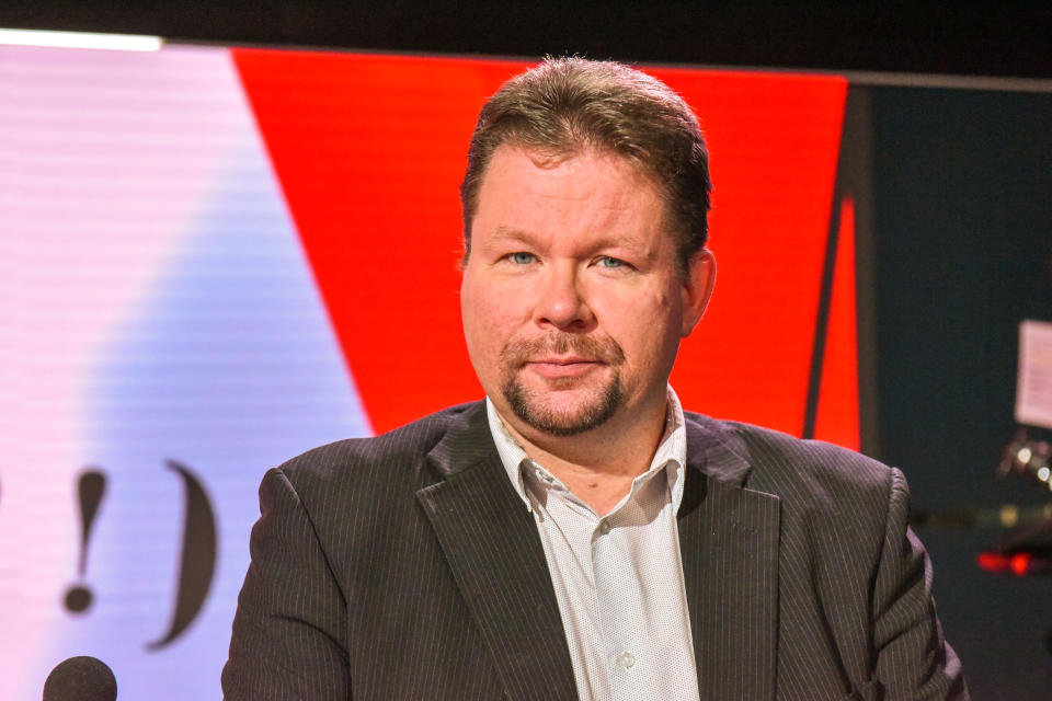 Viimeinen sana ohjelma, vieraana vapaa kirjoittaja ja kirjailija Pasi Kivioja.