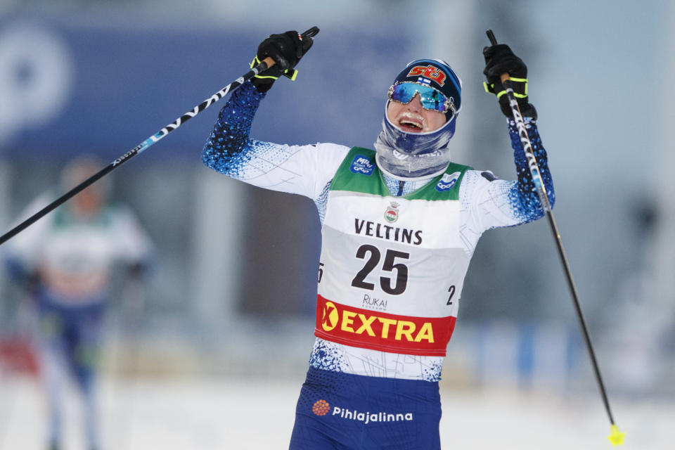 Remi Lindholm tuulettaa Rukan maailmancupissa.
