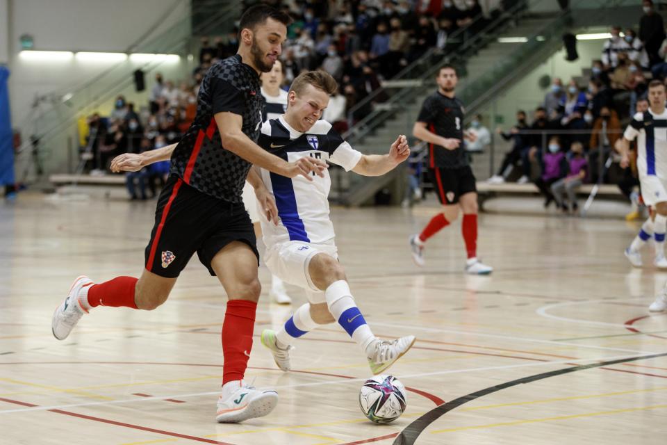 Franco Jelovčić #7, CRO, Olli Pöyliö #15, FIN Futsal maaottelu, Suomi vs. Kroatia.