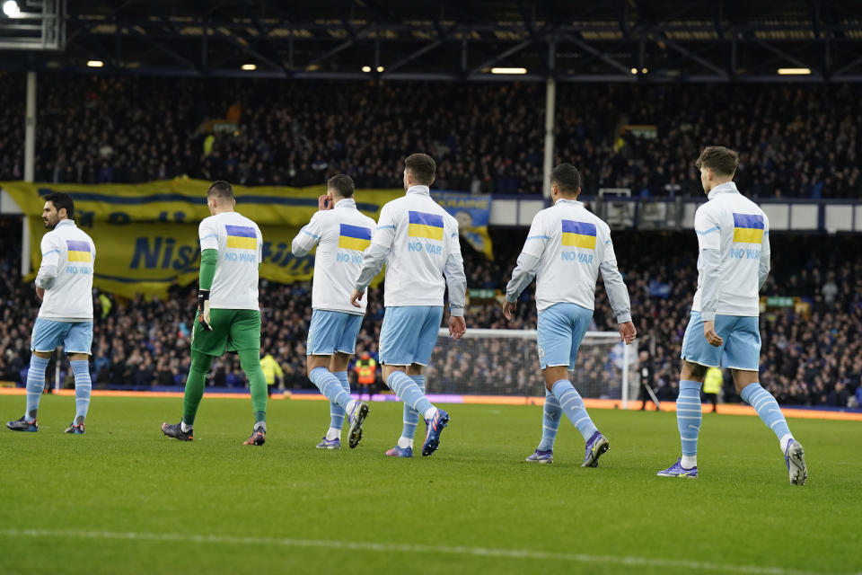 Manchester Cityn pelaajat osoittivat tukensa Ukrainalle lauantain ottelussa.