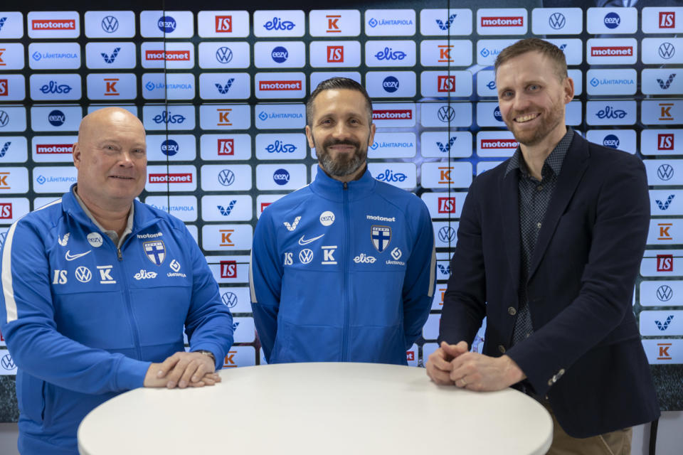 Palloliiton futsalpäällikkö Jyrki Filppu. Miesten futsalmaajoukkueen päävalmentaja Sergio Gargelli. Palloliiton urheilutoimenjohtaja Hannu Tihinen.