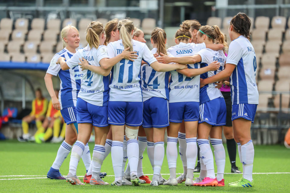 HJK naiset ringissä.