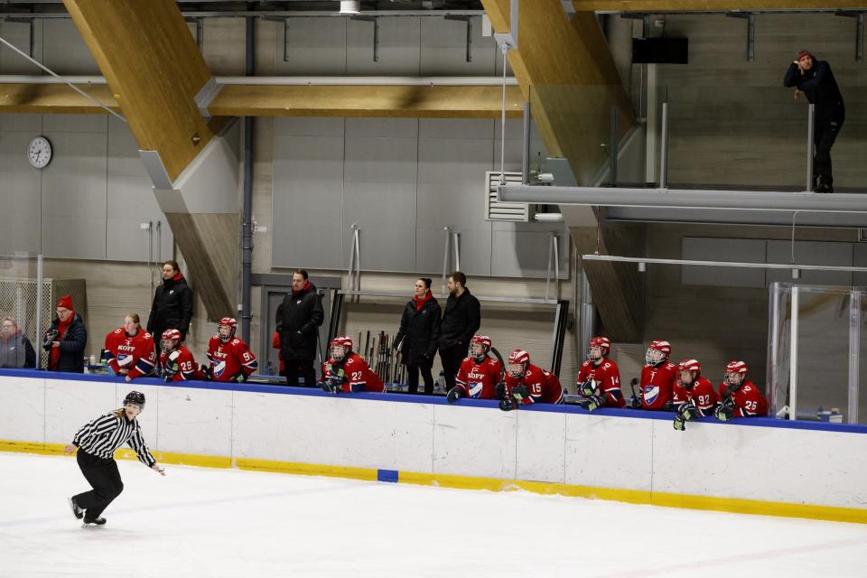 Hifk:n naisten vaihtopenkki