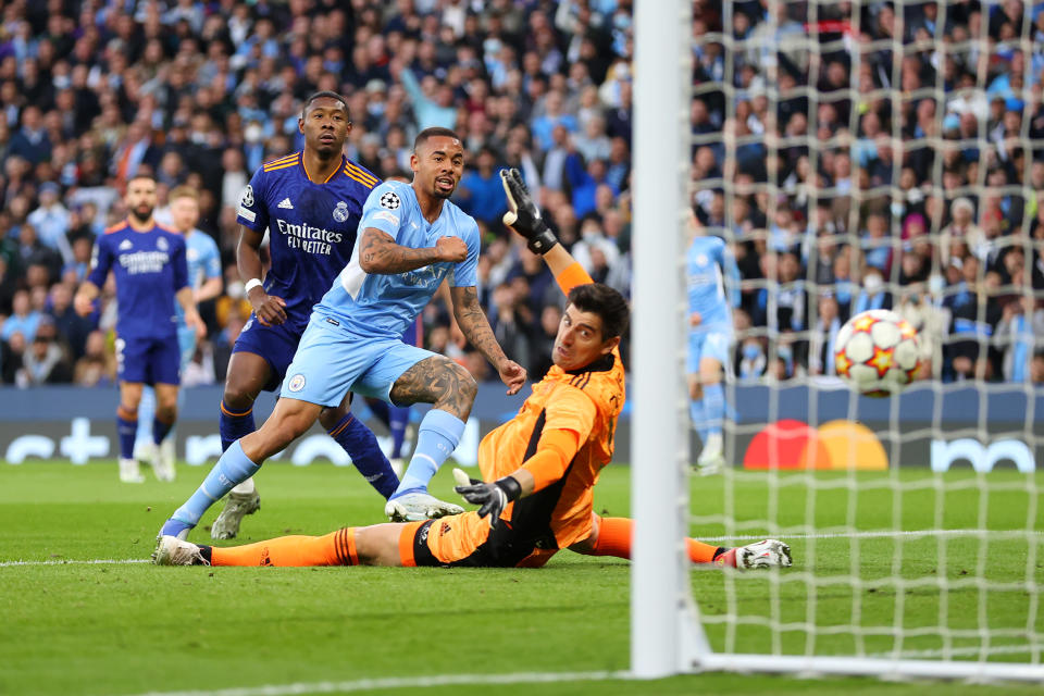 Gabriel Jesus iskee.