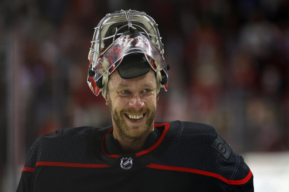 Antti Raanta hymyilee.