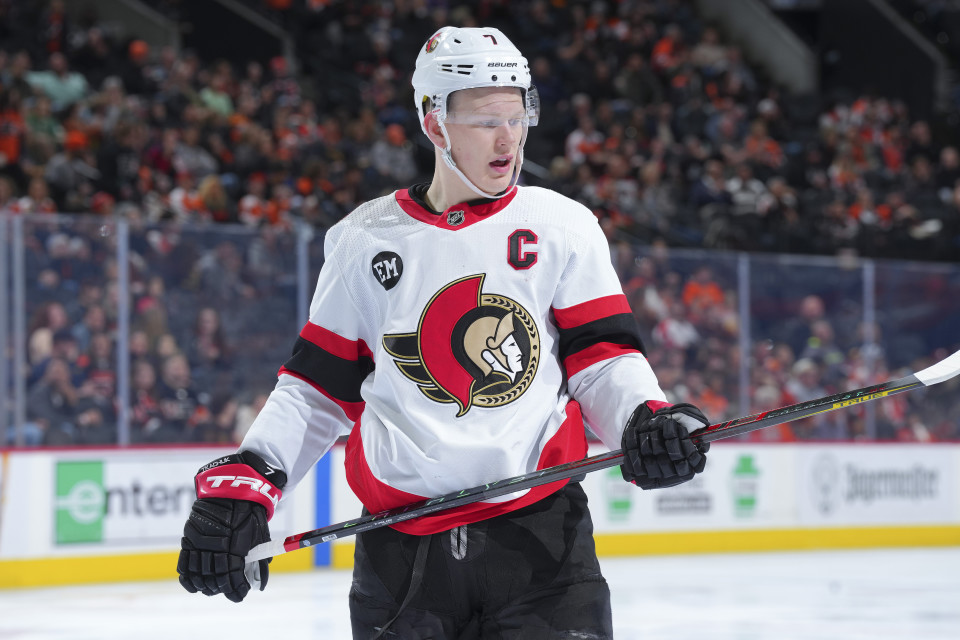 Brady Tkachuk lähikuvassa.