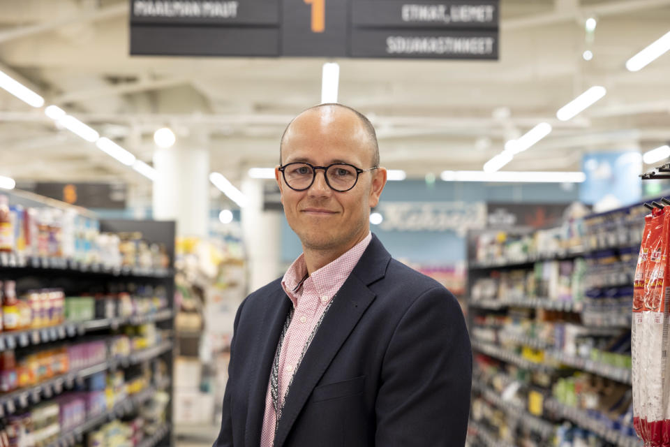 Henkilökuva kaupassa.