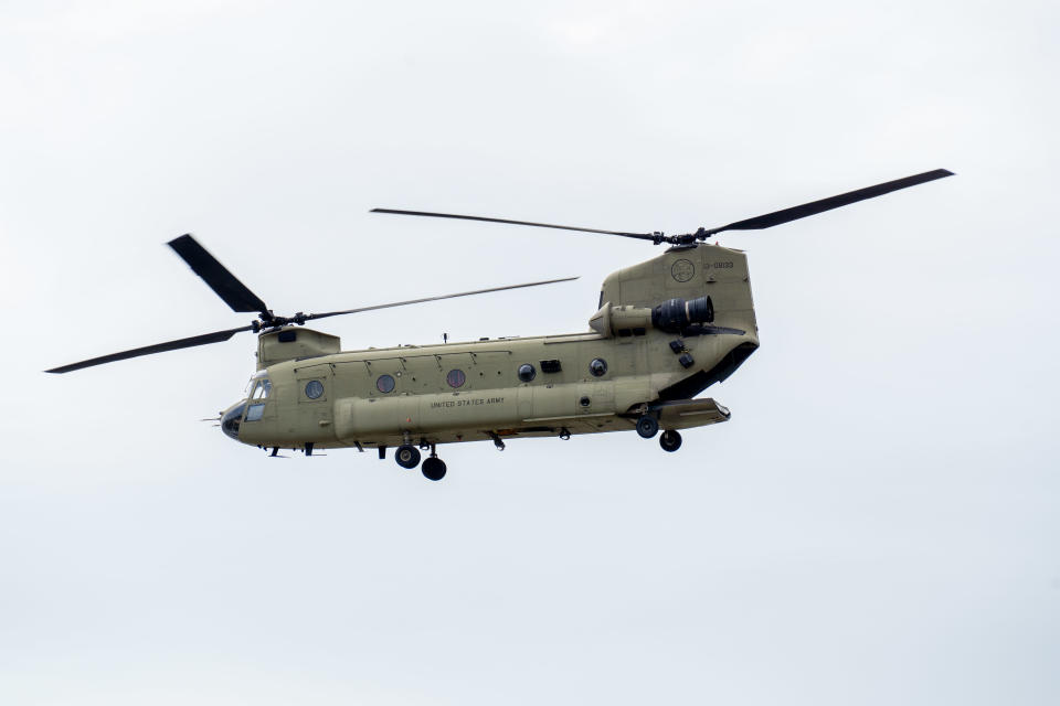 USA:n armeija Chinook-kuljetushelikopteri Pirkkalassa.