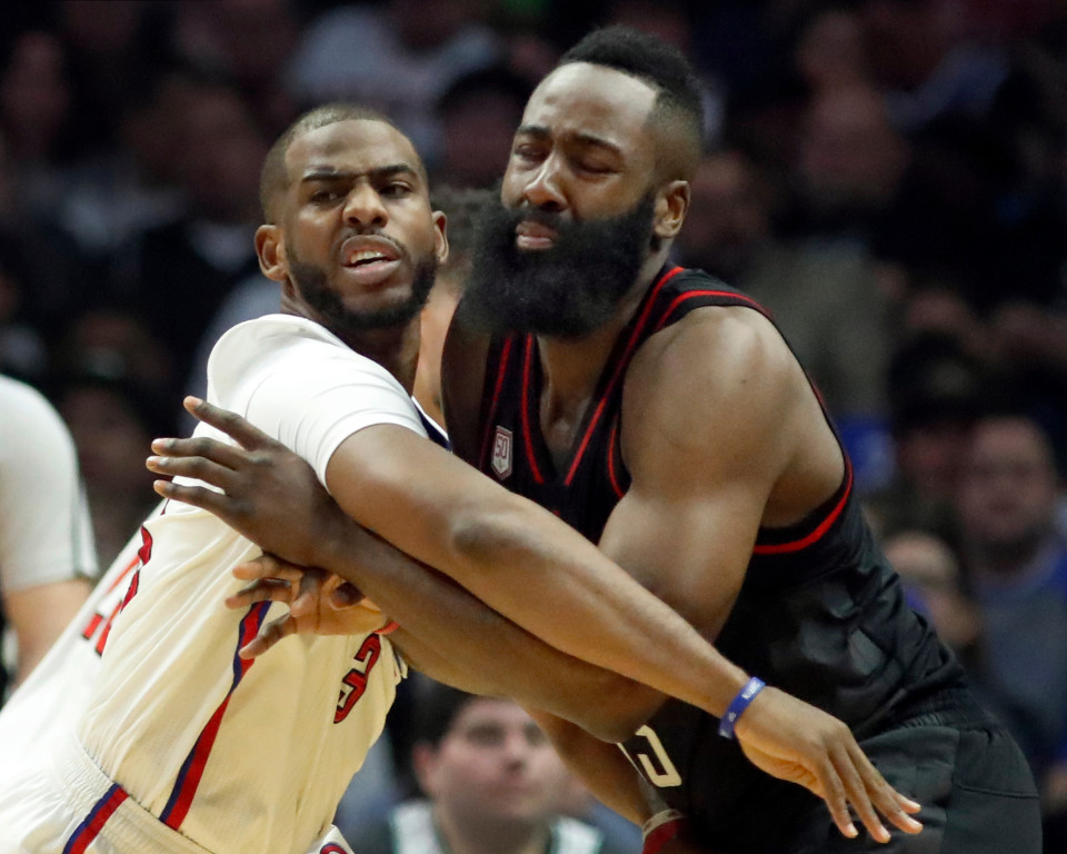 Chris Paul (vas.) siirtyy James Hardenin (oik.) pelikaveriksi Houstoniin.