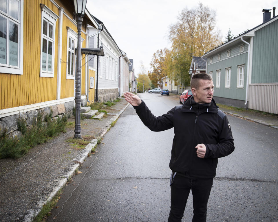 Jouni Mustonen Kokkolan vanhassakaupungissa.