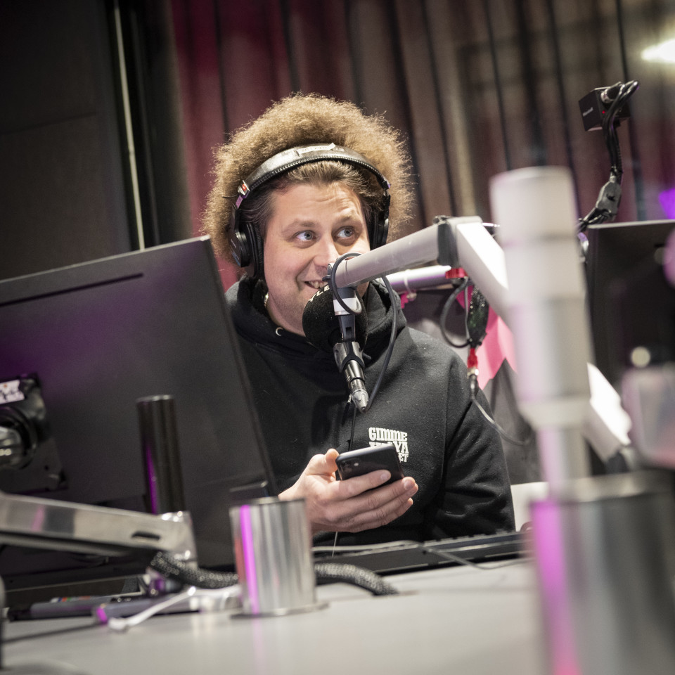 Viki studiossa.