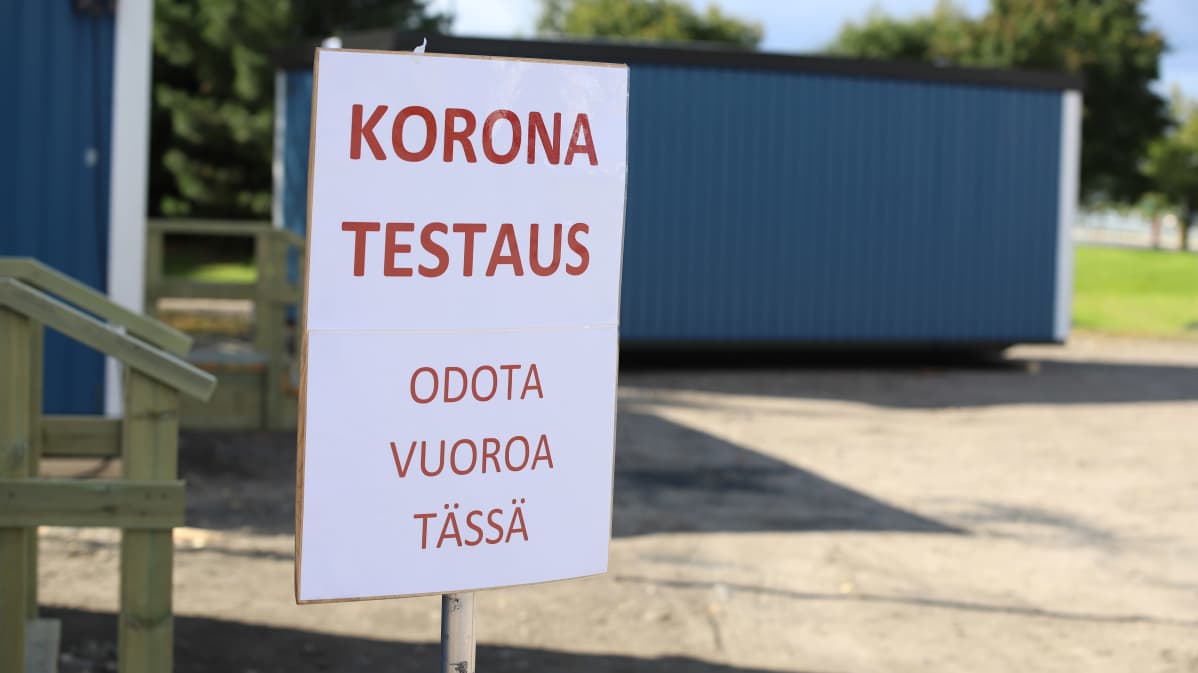 Tornion koronatestauspisteen kyltti.