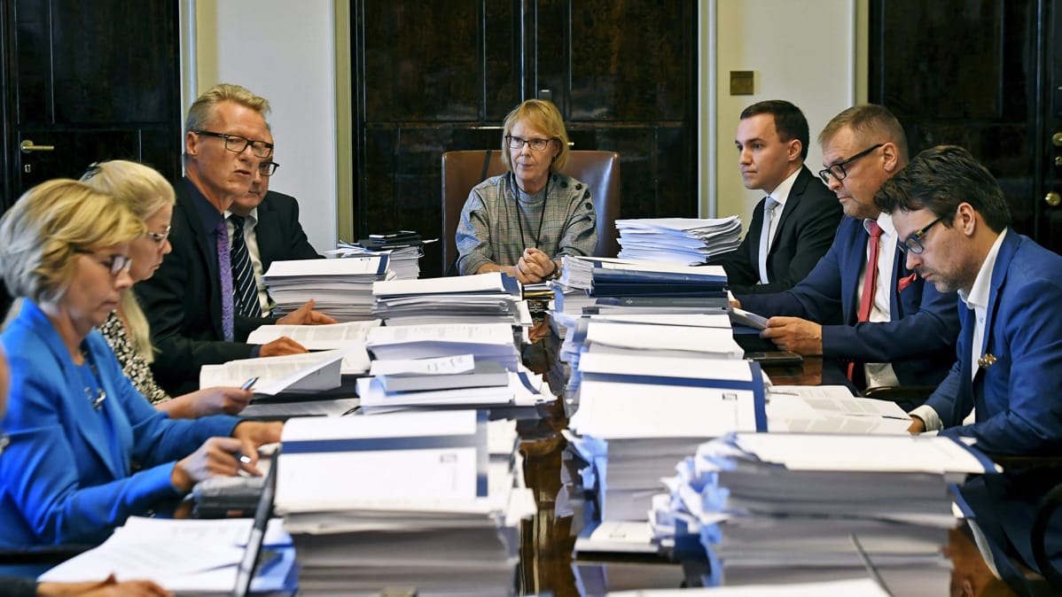 Perustuslakivaliokunta koolla.