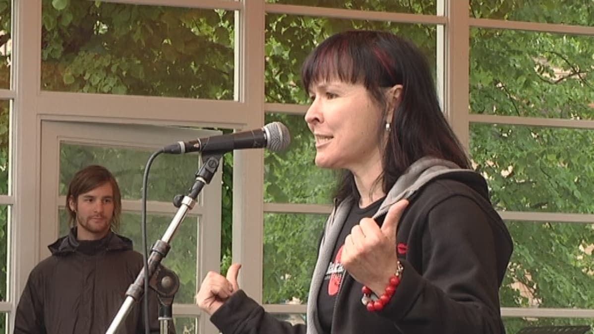 Musta Angelika suku puoli video