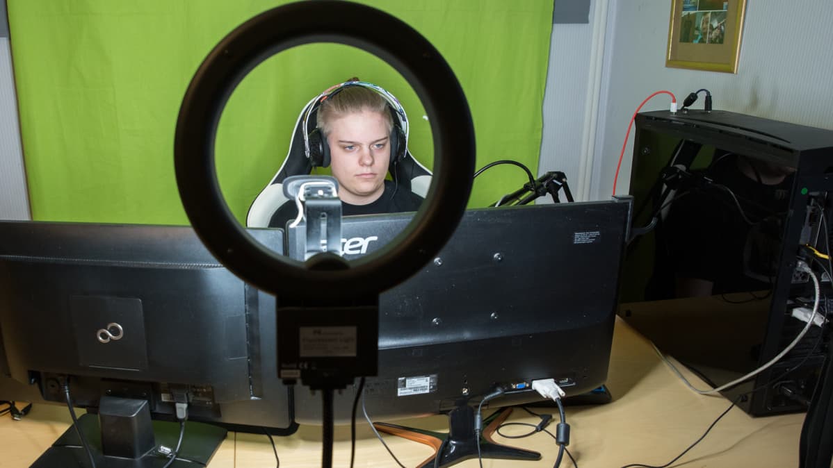 Ammattipelaaja Otto Kaipainen.
