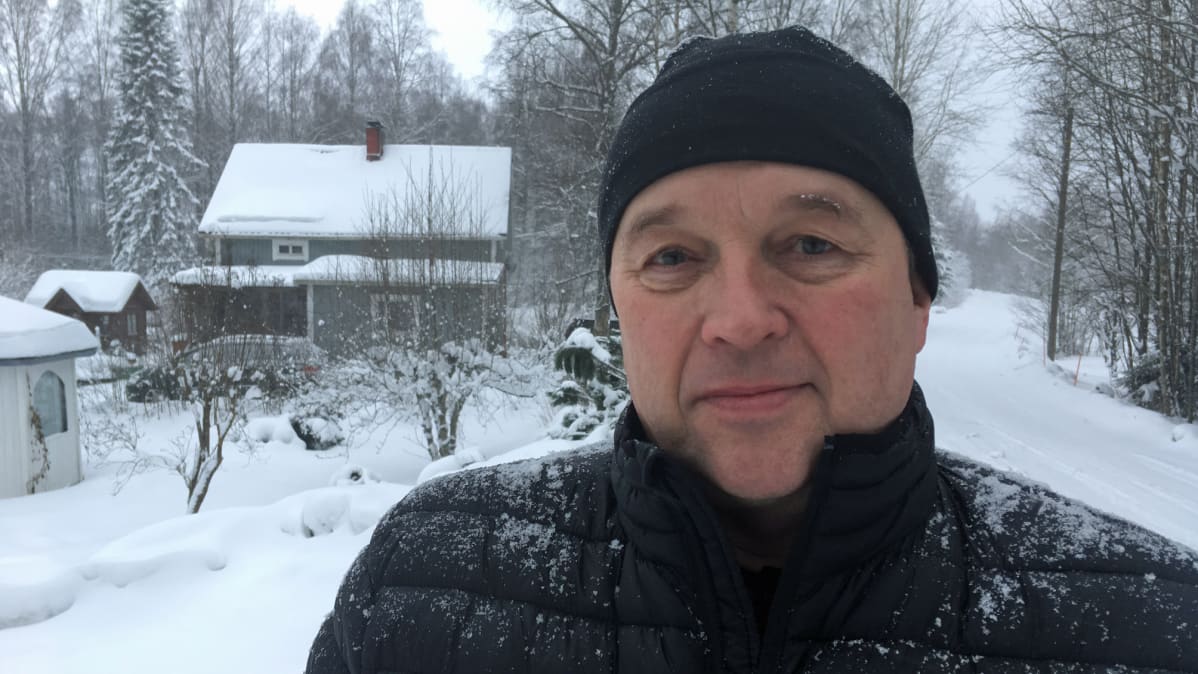 Mikko Niemi Orivedellä Satamarannan varrella.