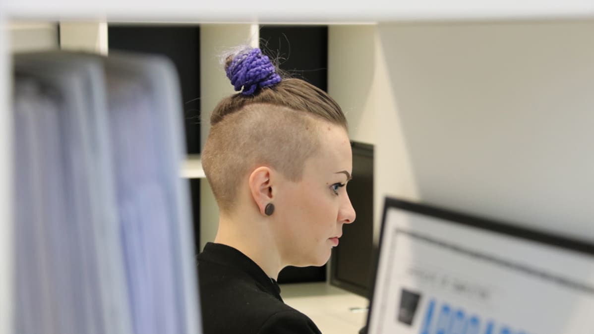 Riikka Keskitalo työskentelee co-working tilassa