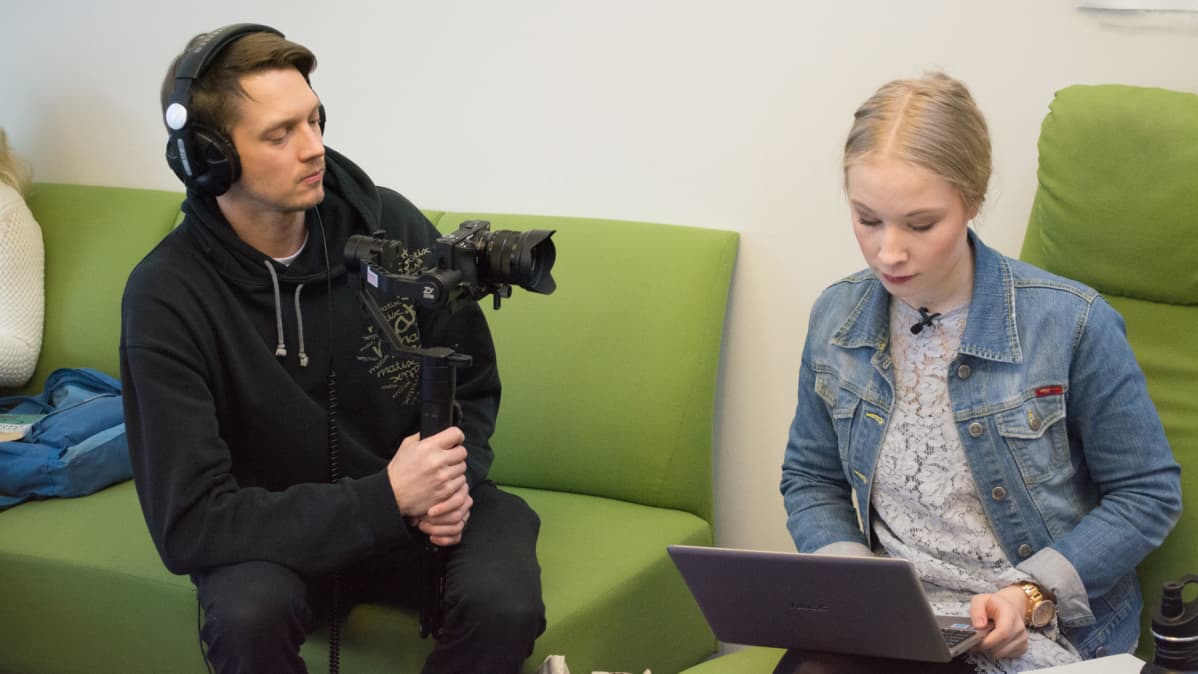 Kuopion kaupungin opiskelijaelämästä kertovaa Youtube-sarjaa kuvataan Itä-Suomen yliopistolla.