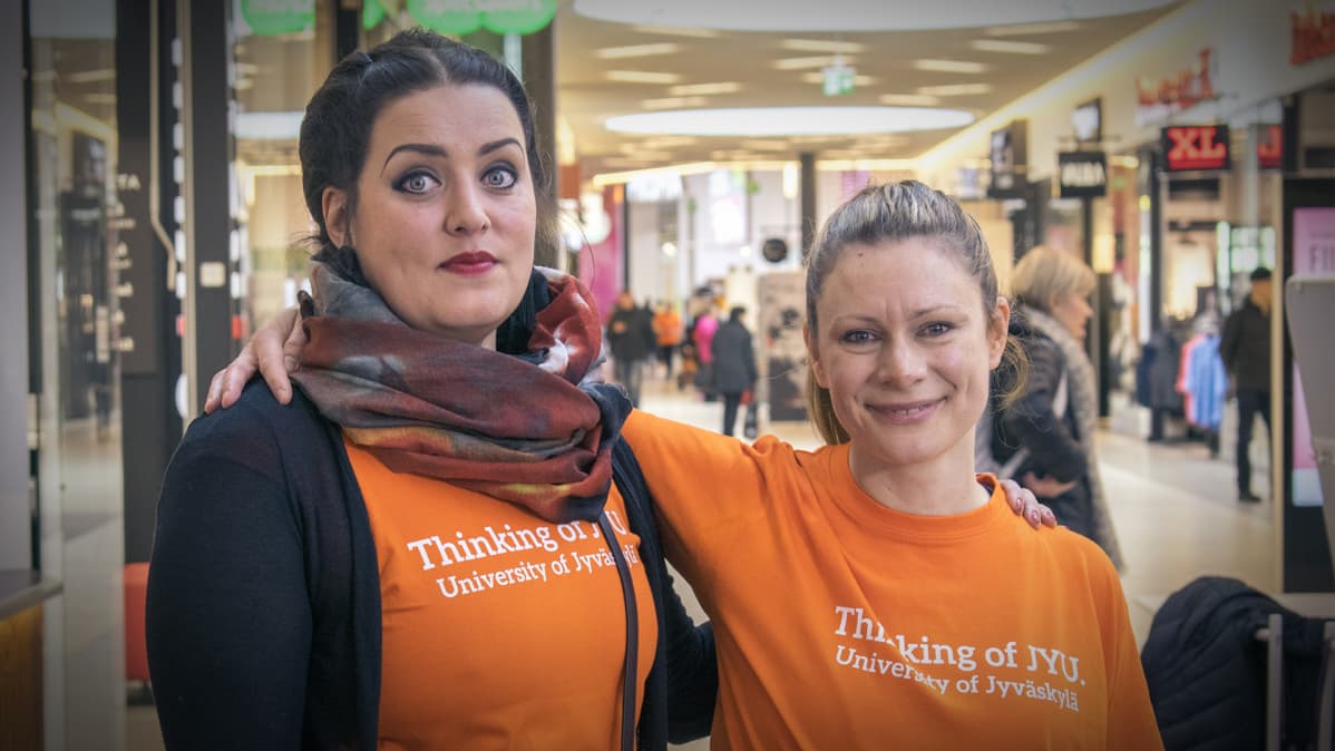 Tutkijatohtorit Johanna Silvennoinen ja Rebekah Rousi