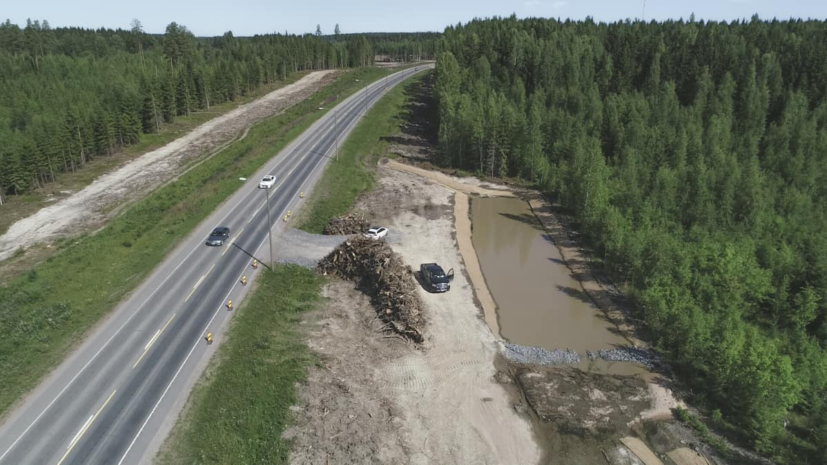 Tietyömaa ja hulevesiallas