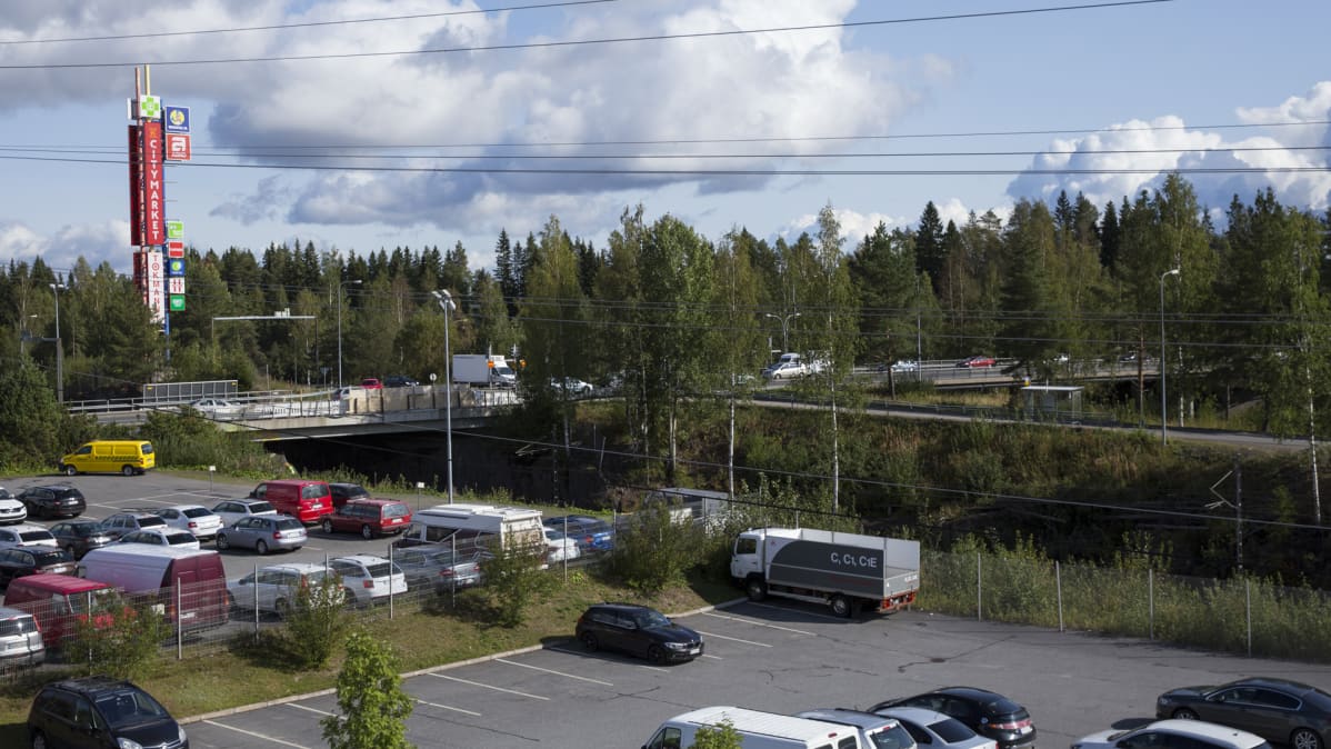 Näkymä Kuopion bussiturman onnettomuusristeykseen.