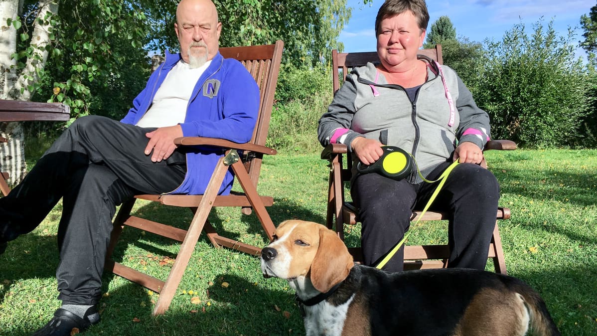 Tarja Rönkkö, Osmo Heikkinen sekä keväinen perheenlisäys Emma (beagle)