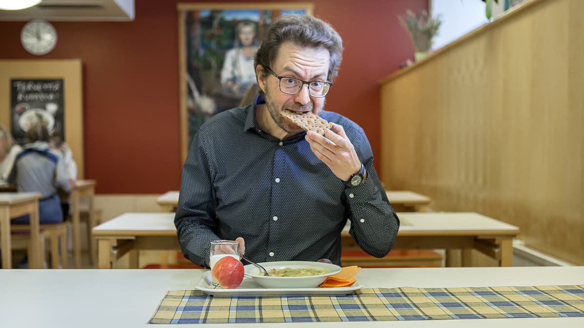 Antti Taipale lounaalla.