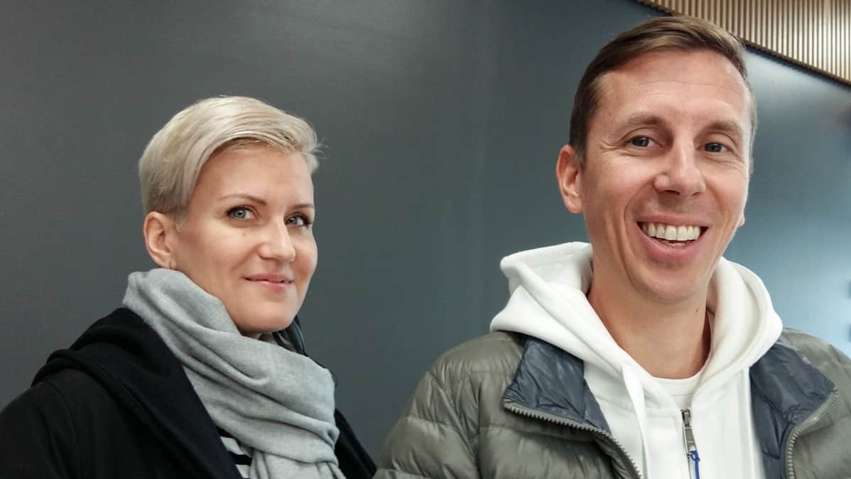 Mimmit koodaa -kampanjan vetäjä Milja Köpsi ja Ohjelmistoyrittäjät ry:n toimitusjohtaja Rasmus Roiha.